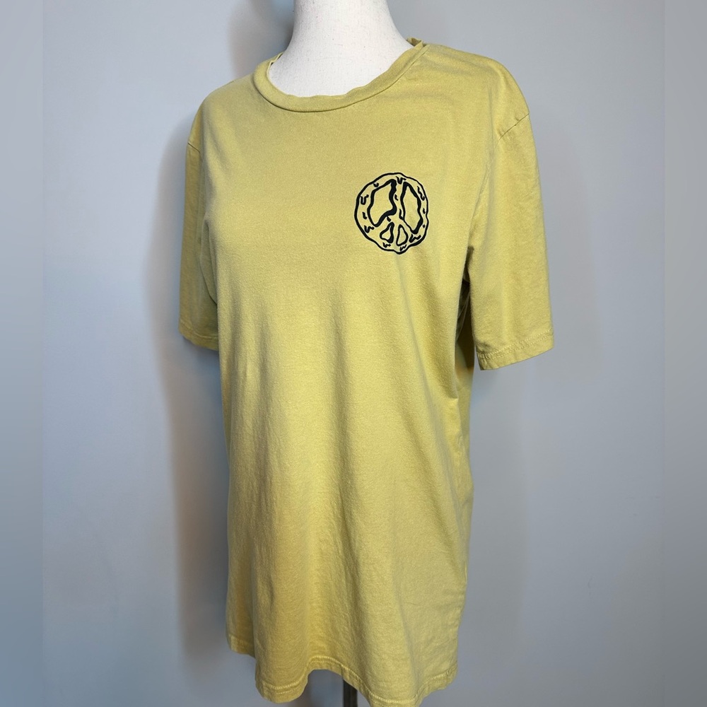 Sz M Cotton On x T-Bar peace sign graphic tee mustard color